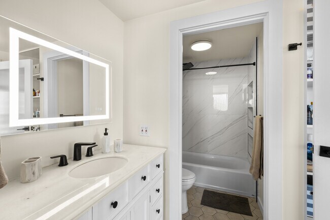 Building Photo - 700 E Ocean Blvd