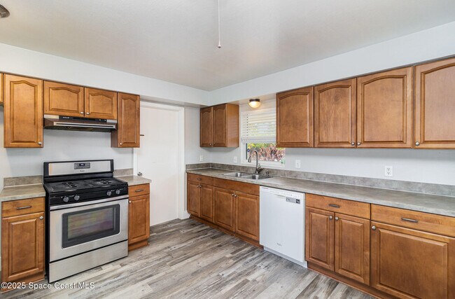 Building Photo - 205 Trinidad Dr