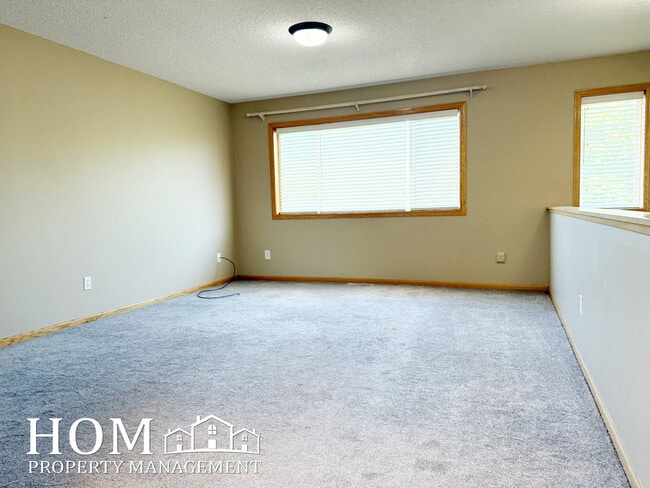 Building Photo - 421 Tanager Path