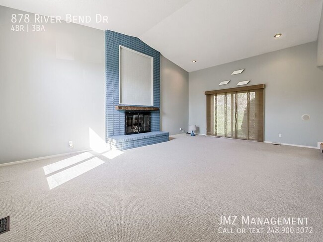 Building Photo - 878 River Bend Dr