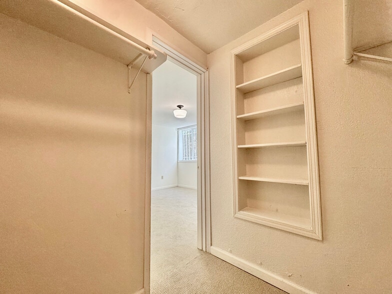 Building Photo - 1054 24th St