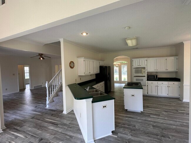 Building Photo - 3510 Sara Woods Dr