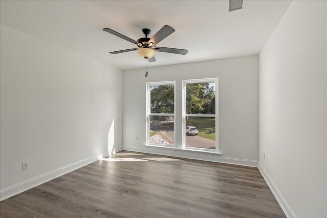 Building Photo - 5646 Native Oak Dr