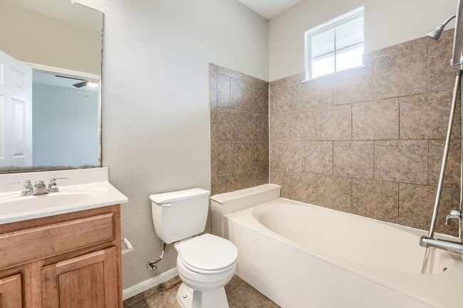 Building Photo - 2515 Allred Dr
