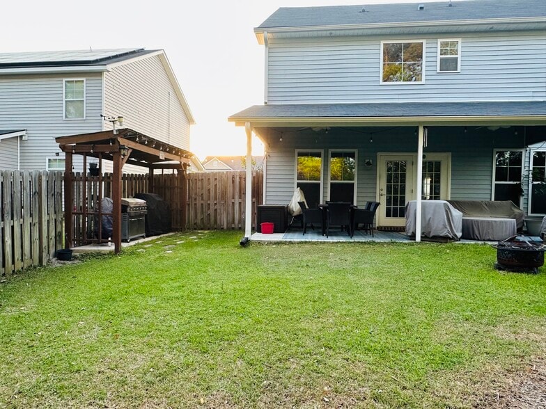 Building Photo - 226 Willow Point Cir