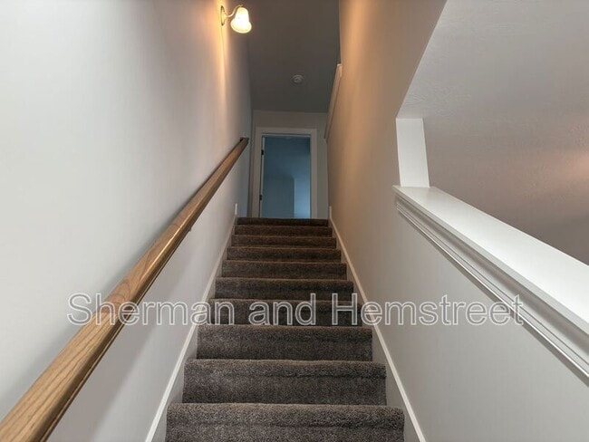 Building Photo - 655 Caroline Ct