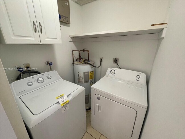 Building Photo - 631 SW 99th Pl