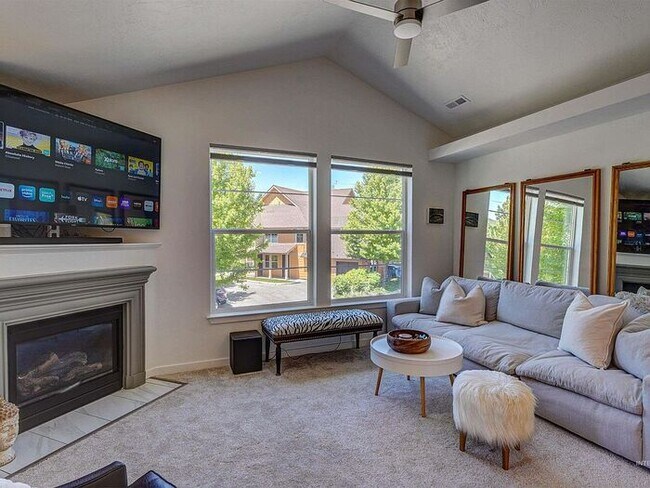 Building Photo - This modern Copper Ranch condo was fabulou...