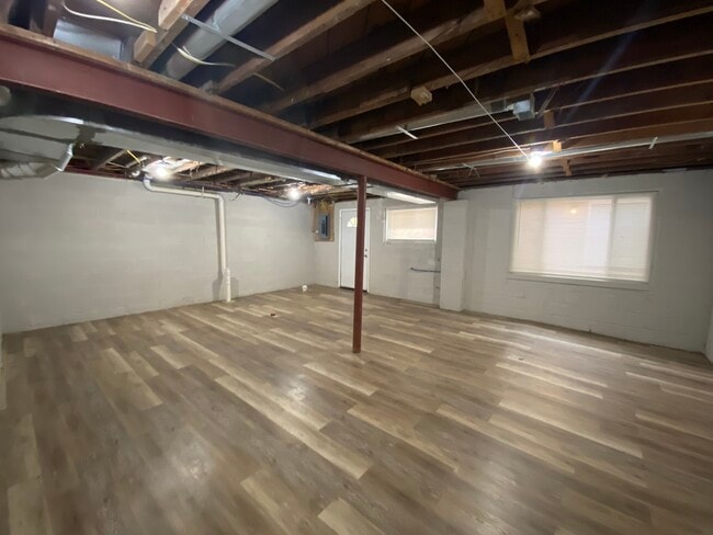 Building Photo - 571 Grayton Rd