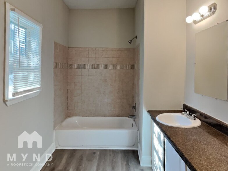 Building Photo - 1708 Evans Dr SW