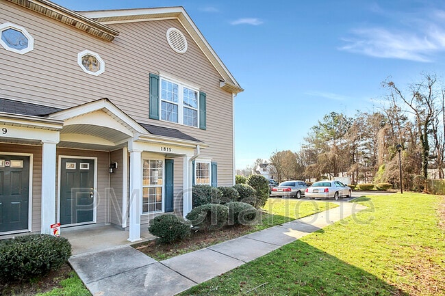Building Photo - 1815 Butterfly Ln