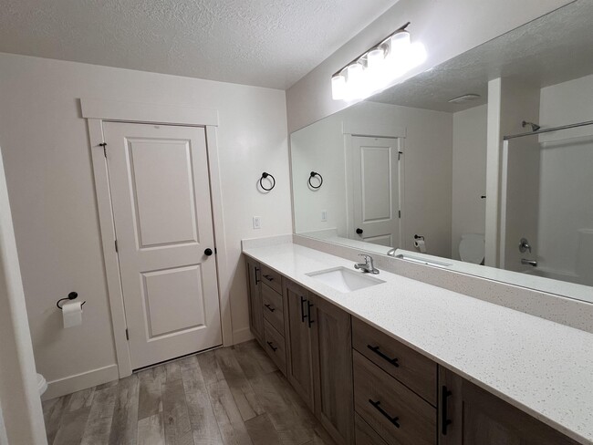 Building Photo - 1287 S 1050 E