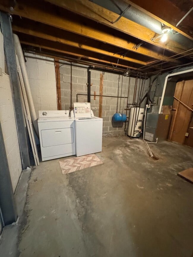 Building Photo - 105 Yorkshire Ct