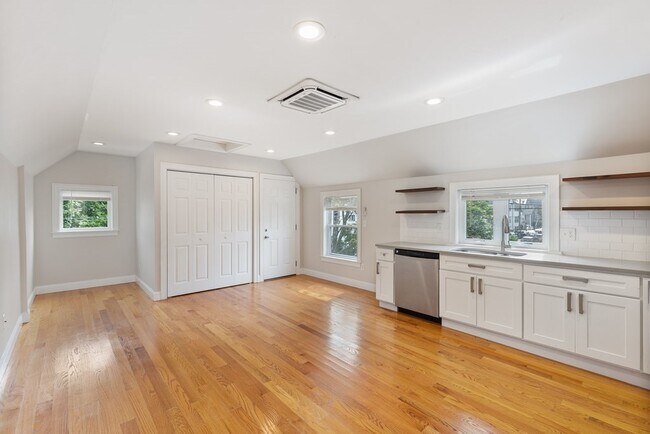 Building Photo - 25 Beachland Ave