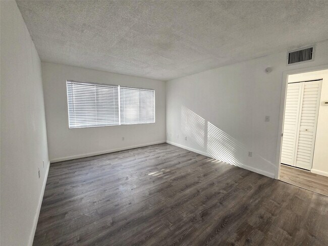 Building Photo - 14850 Naranja Lakes Blvd