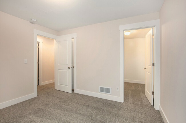 Building Photo - 4166 Del Mar Dr SW