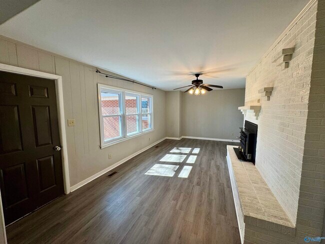 Building Photo - 804 Hereford Dr