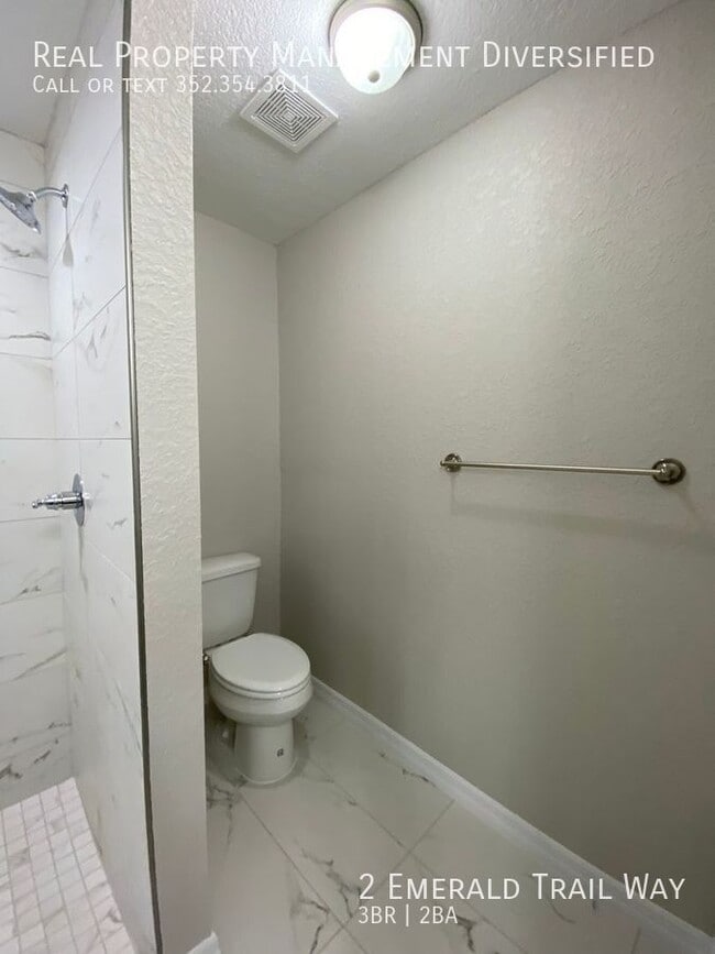 Building Photo - 2 Emerald Trail