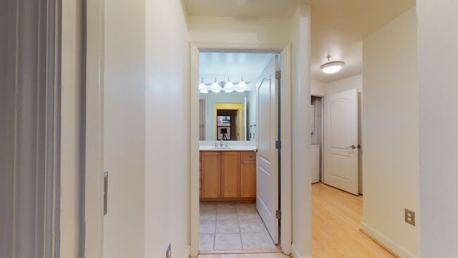 Building Photo - Logan Circle One Bedroom One Bath With Lar...