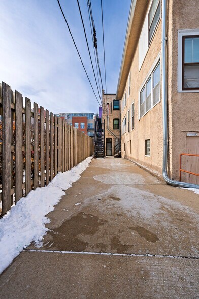 Building Photo - 1239 Chicago Ave