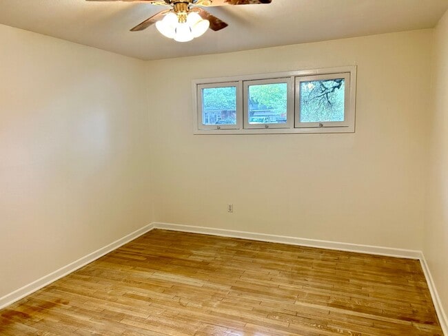 Building Photo - Beautifully Remodeled Home in Mountainview Area