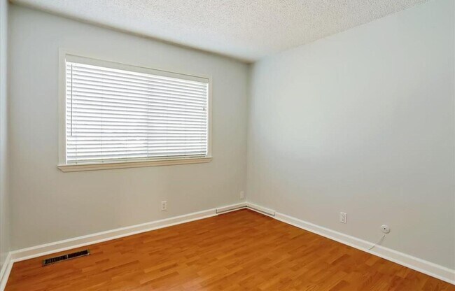 Building Photo - 3370 Northwood Dr.