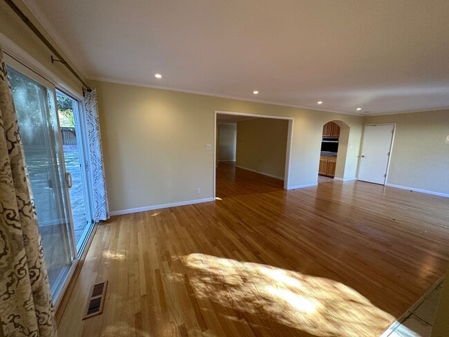 Building Photo - LOS GATOS - Beautifully upgraded property in desirable Los Gatos location, Los Gatos Schools