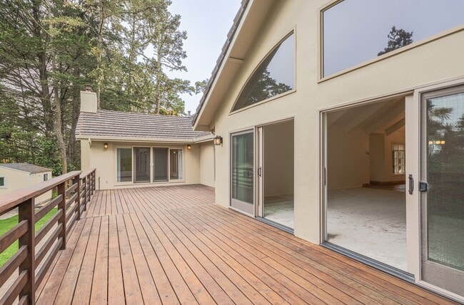 Building Photo - 4055 Sunset Ln