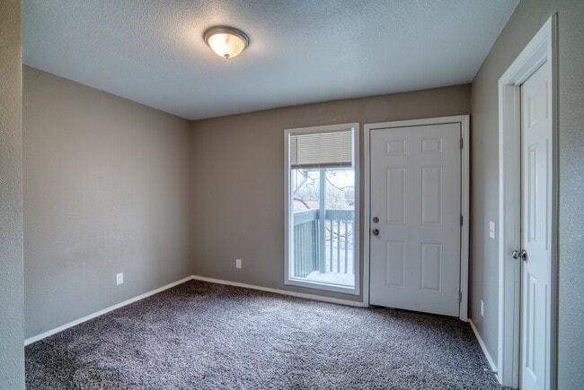 Building Photo - Keystone Townhomes