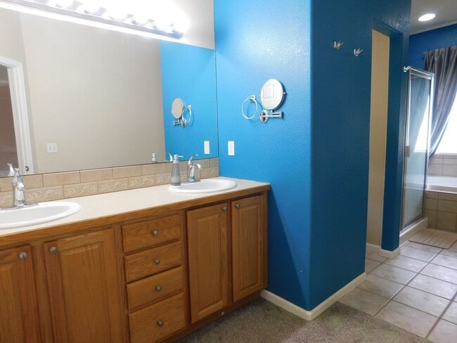 Building Photo - 4 bedroom in Fruita