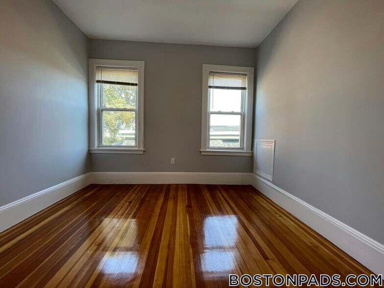 Building Photo - 247 Boston St