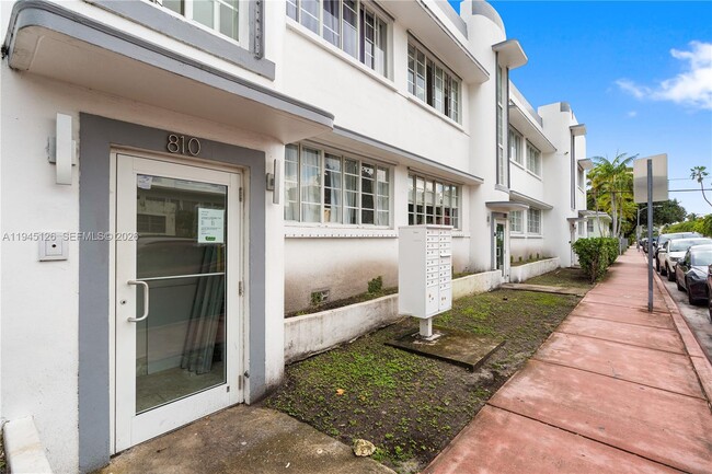 Building Photo - 810 7th St