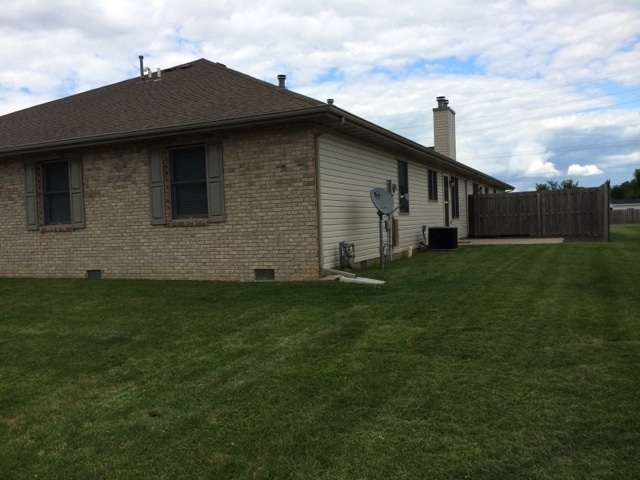 Building Photo - Spacious 3 Bedroom 2 Bath