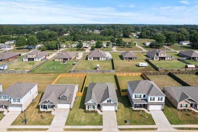Building Photo - 18818 Cottontail Ln