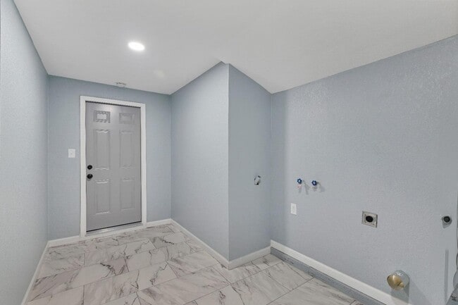 Building Photo - Stunning 1 Story Home Professionally Remod...
