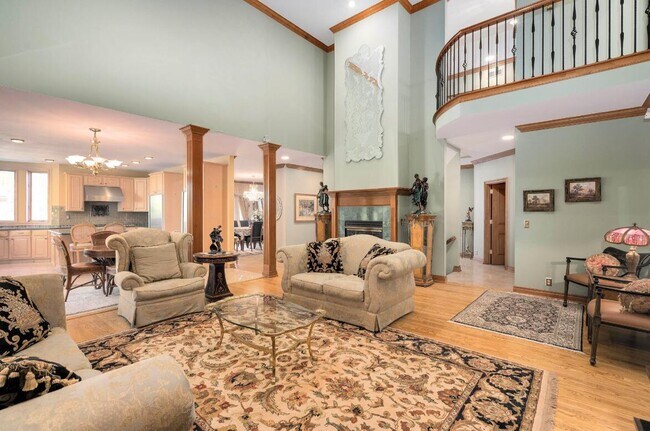 Building Photo - 833 Lakewood Dr