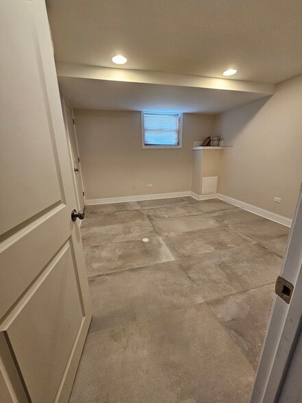 Building Photo - 4424 W 55th St