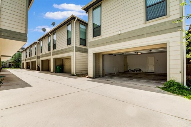 Building Photo - 1507 Paige St