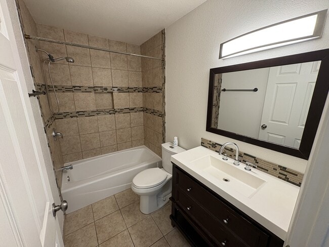 Building Photo - 1232 N Tacoma Pl