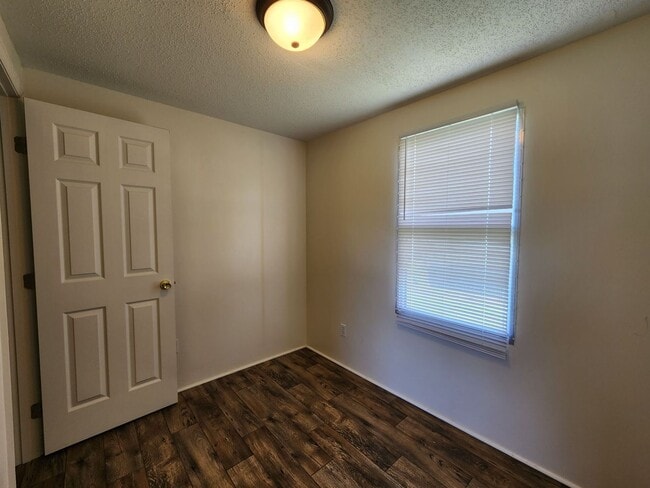Building Photo - Available Now! 124 Littleton-Midway Park. $300 Off 1st Month's Rent!