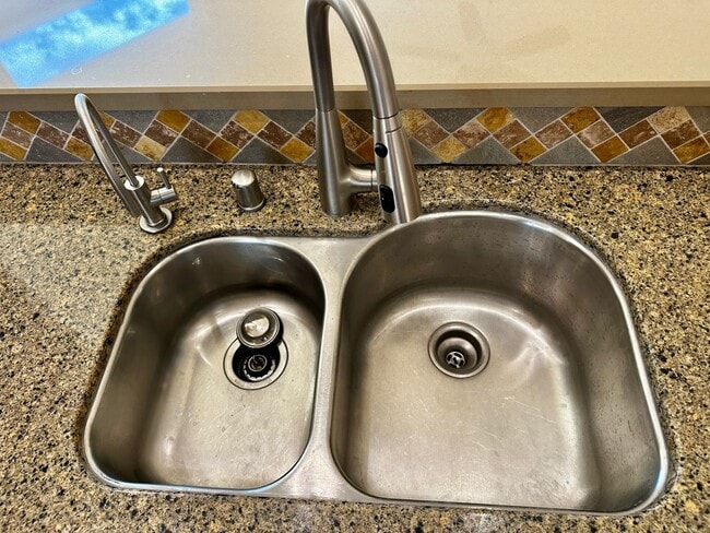 Building Photo - Single Story Court location