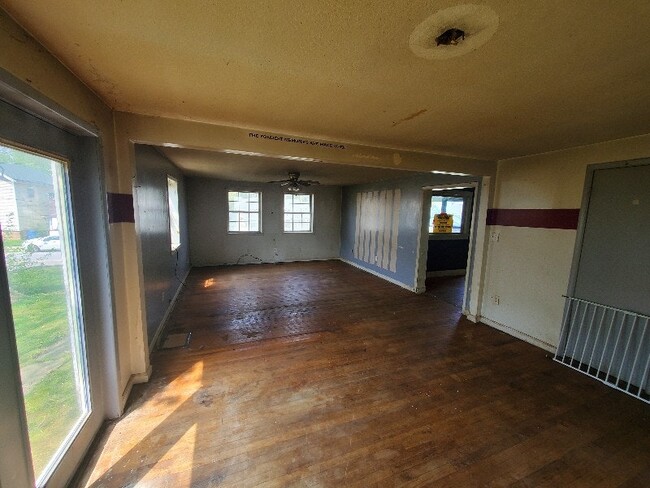 Building Photo - 410 N Branson St