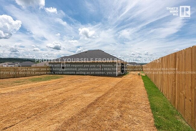 Building Photo - 420 Reagan St