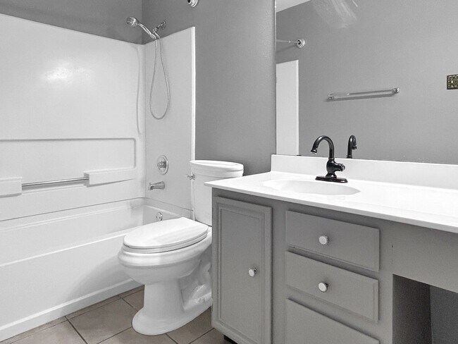 Building Photo - Freshly Updated 4-Bedroom Home with Pool, Fireplace & New Flooring in Universal City