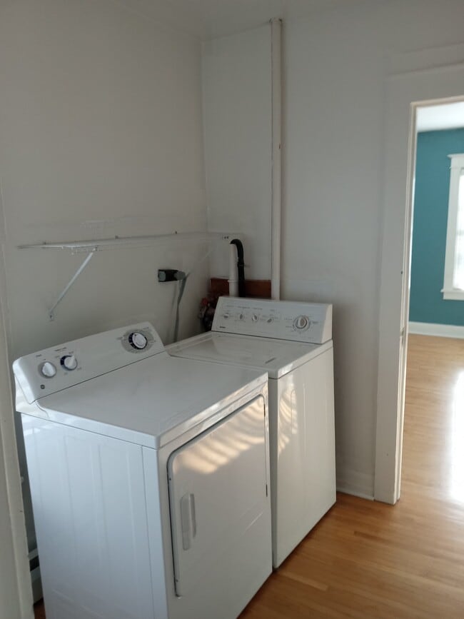 Building Photo - 1211 23rd Ave NE