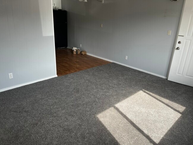 Building Photo - Rangeline