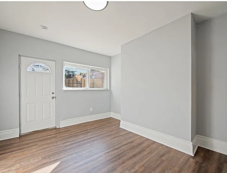 Building Photo - 815 Monongahela Ave
