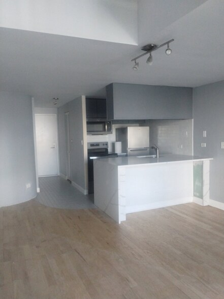 Primary Photo - 1221 N Dearborn St