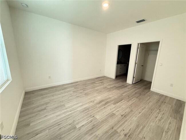 Building Photo - 611 Greenbriar Blvd