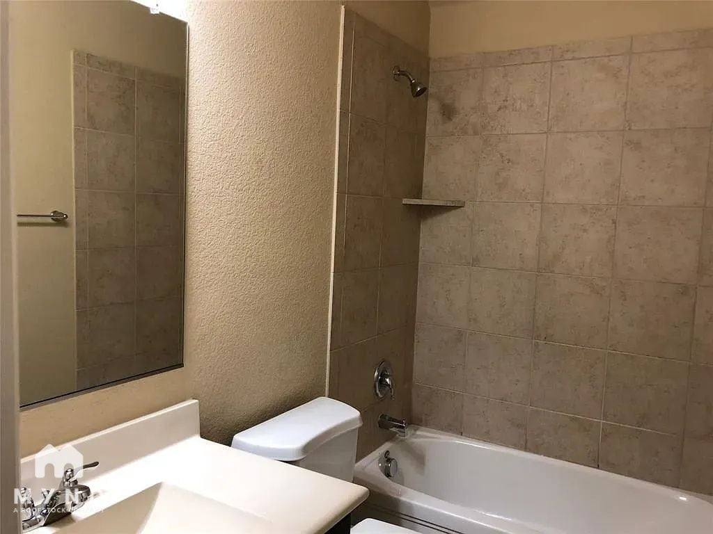 Building Photo - 5813 Valley Haven Way